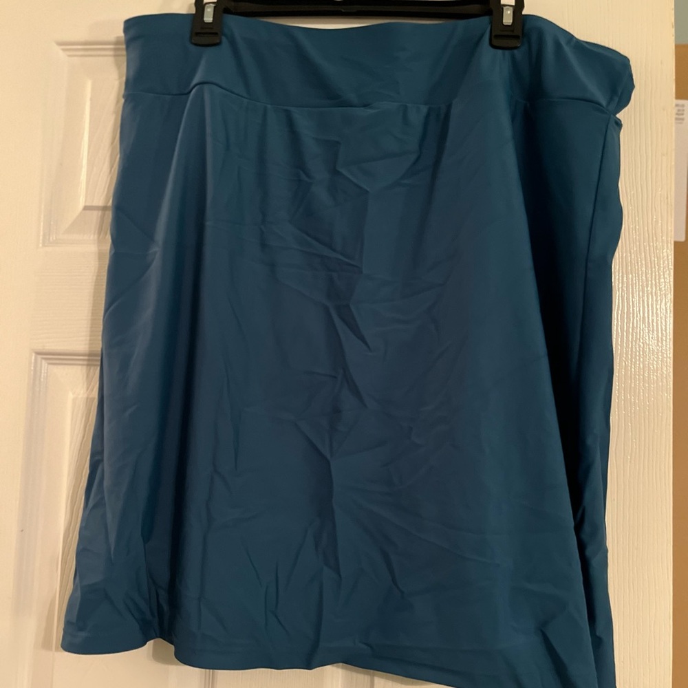 NWT Calypsa Knee length swim skort